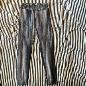 Regular length leggings. Size small